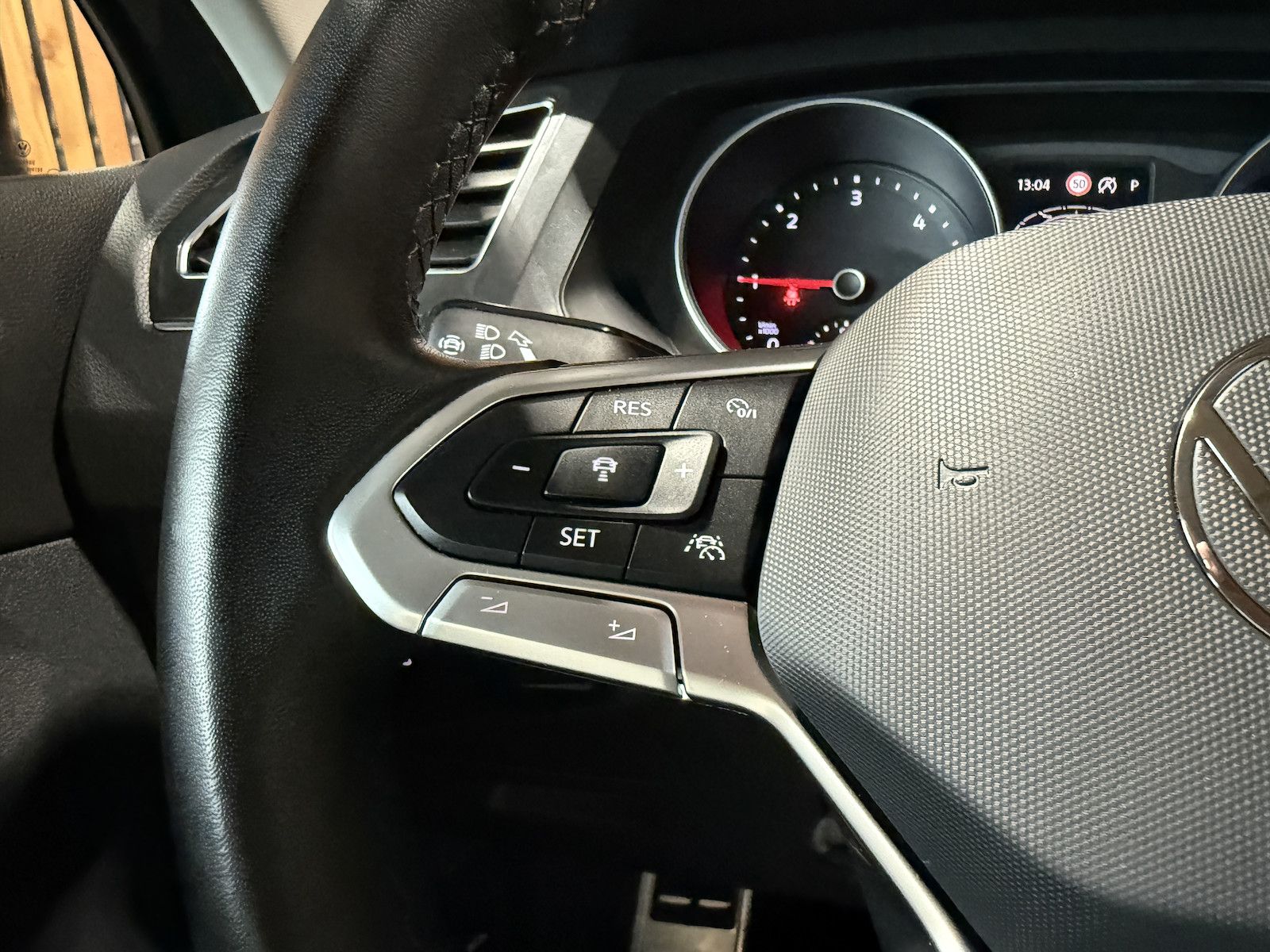 Fahrzeugabbildung Volkswagen Tiguan 2,0 TDI Active DSG *Navi*AHK*Kam*ACC*LED