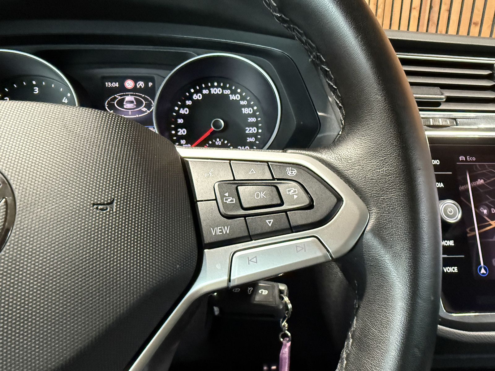 Fahrzeugabbildung Volkswagen Tiguan 2,0 TDI Active DSG *Navi*AHK*Kam*ACC*LED