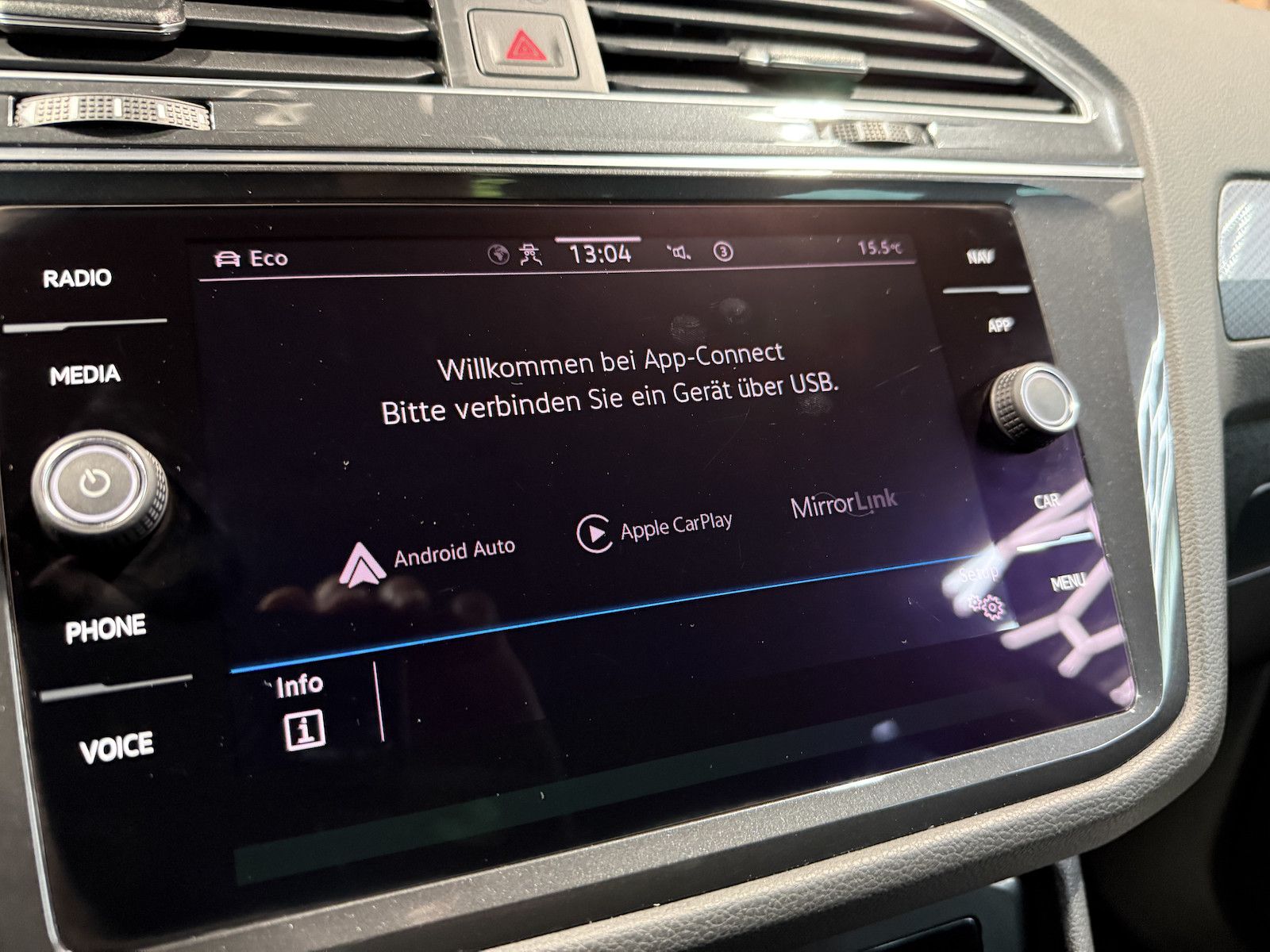 Fahrzeugabbildung Volkswagen Tiguan 2,0 TDI Active DSG *Navi*AHK*Kam*ACC*LED