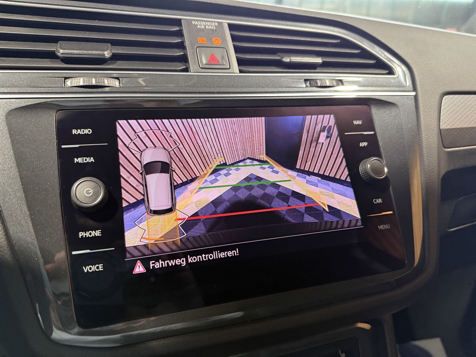 Fahrzeugabbildung Volkswagen Tiguan 2,0 TDI Active DSG *Navi*AHK*Kam*ACC*LED