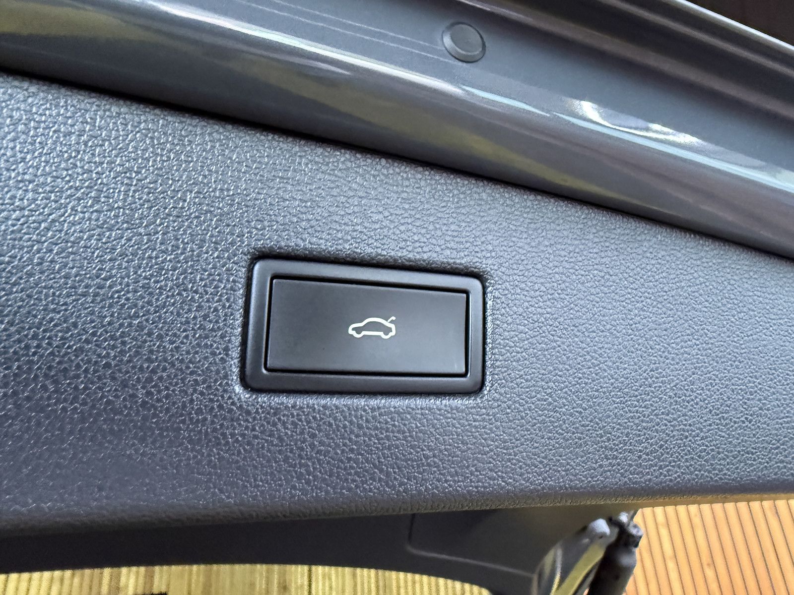 Fahrzeugabbildung Volkswagen Tiguan 2,0 TDI Active DSG *Navi*AHK*Kam*ACC*LED