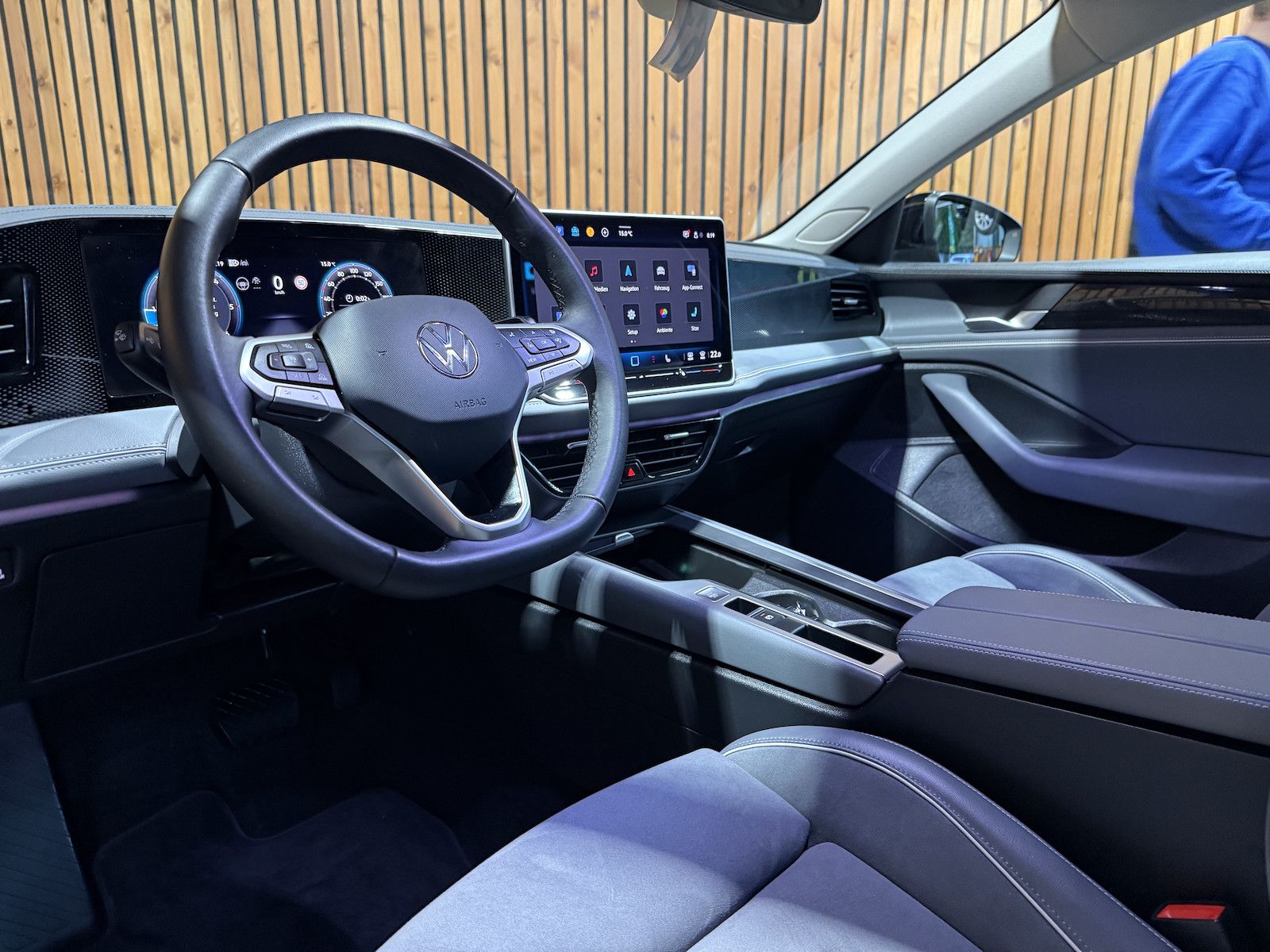 Fahrzeugabbildung Volkswagen Passat Variant 2,0 TDI DSG *Navi*AHK*360°*LED*