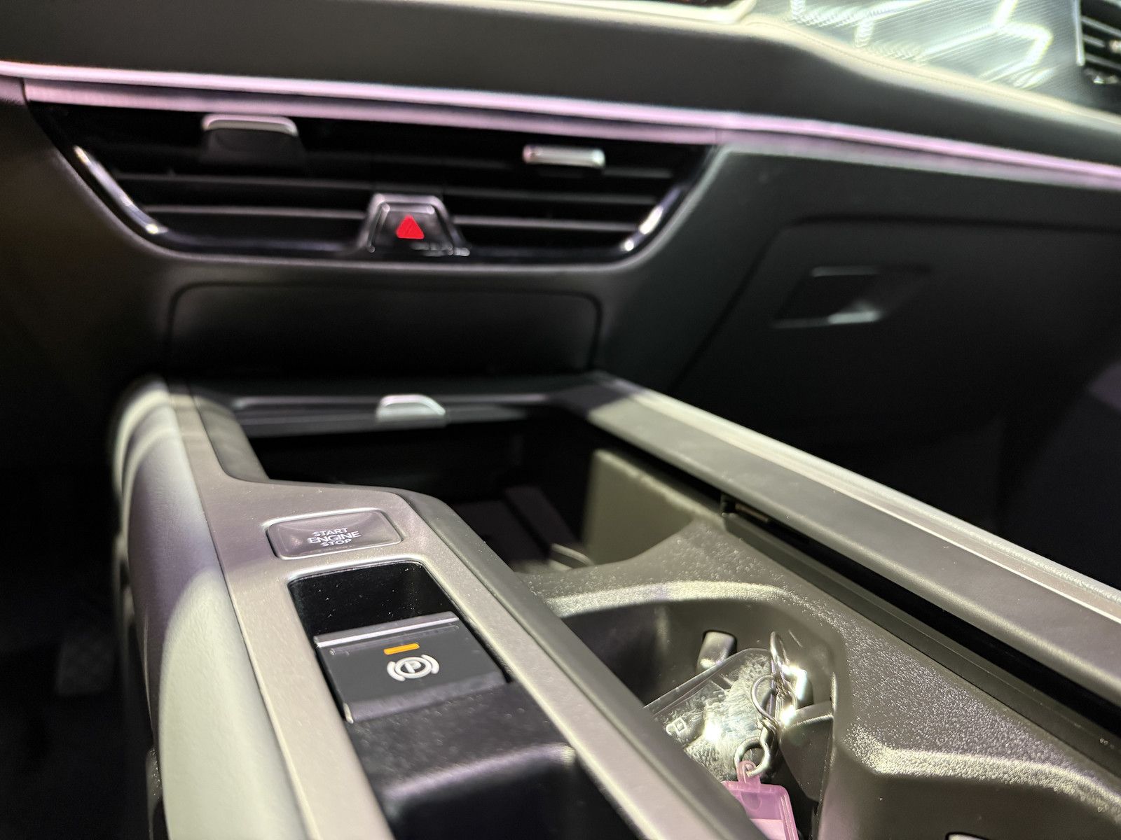 Fahrzeugabbildung Volkswagen Passat Variant 2,0 TDI DSG *Navi*AHK*360°*LED*