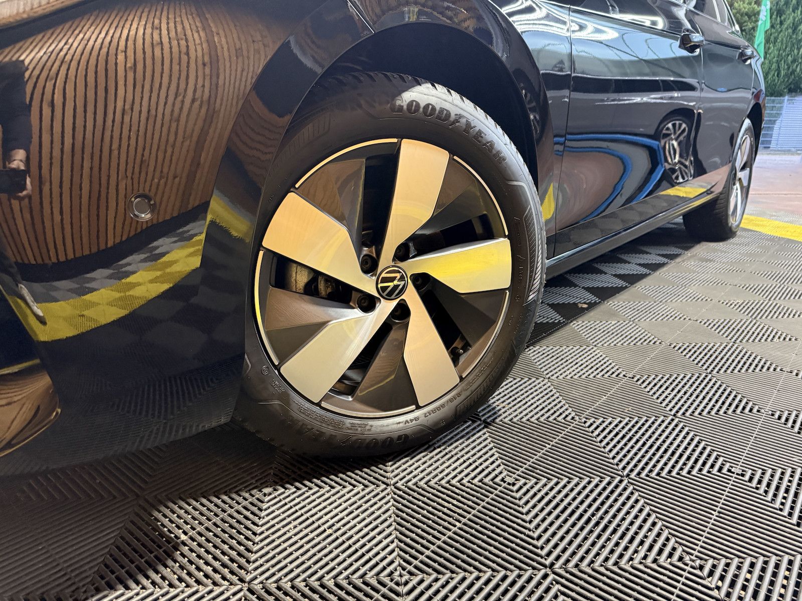 Fahrzeugabbildung Volkswagen Passat Variant 2,0 TDI DSG *Navi*AHK*360°*LED*