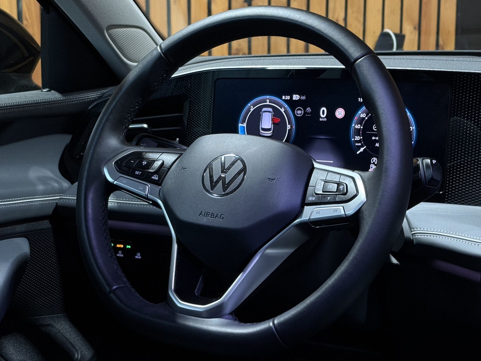 Fahrzeugabbildung Volkswagen Passat Variant 2,0 TDI DSG *Navi*AHK*360°*LED*