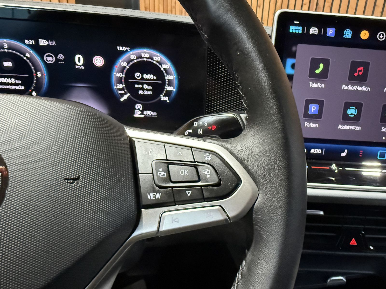 Fahrzeugabbildung Volkswagen Passat Variant 2,0 TDI DSG *Navi*AHK*360°*LED*
