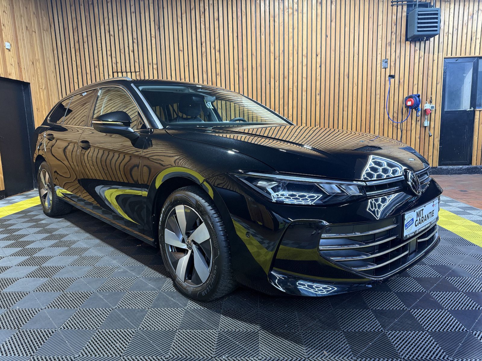 Fahrzeugabbildung Volkswagen Passat Variant 2,0 TDI DSG *Navi*AHK*360°*LED*