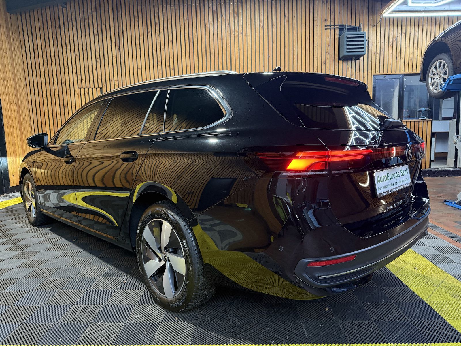 Fahrzeugabbildung Volkswagen Passat Variant 2,0 TDI DSG *Navi*AHK*360°*LED*