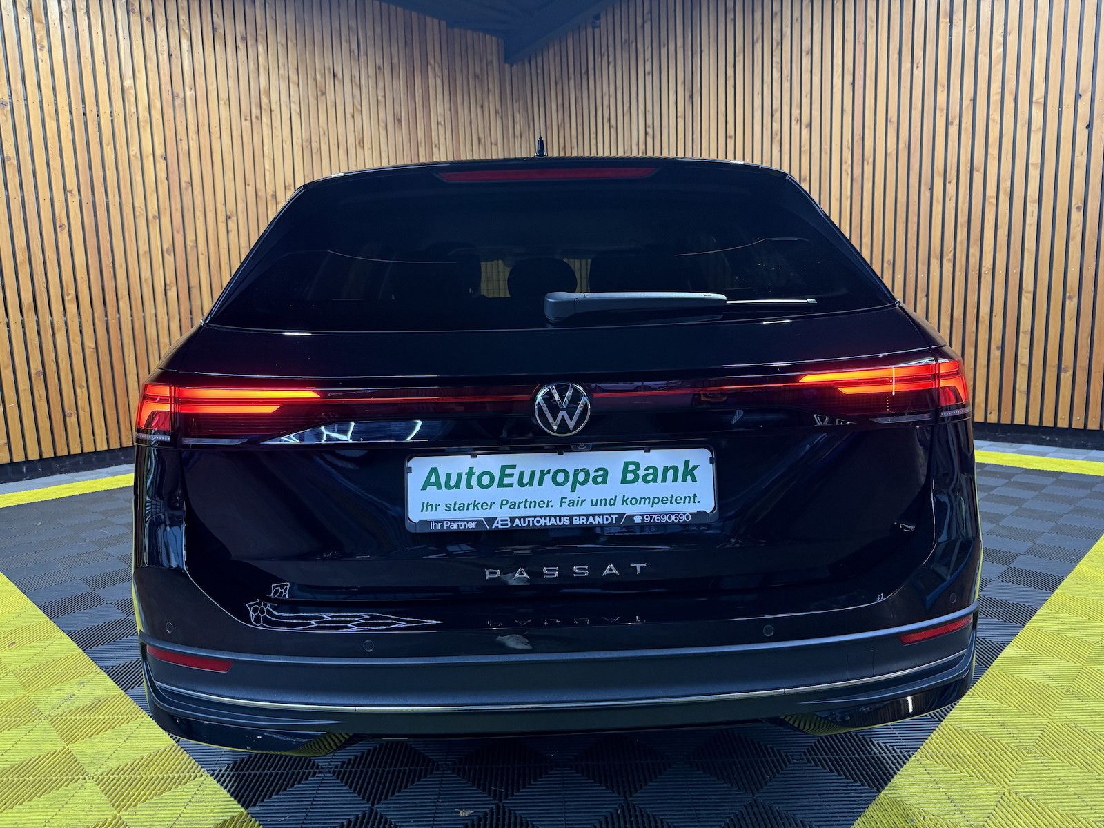 Fahrzeugabbildung Volkswagen Passat Variant 2,0 TDI DSG *Navi*AHK*360°*LED*