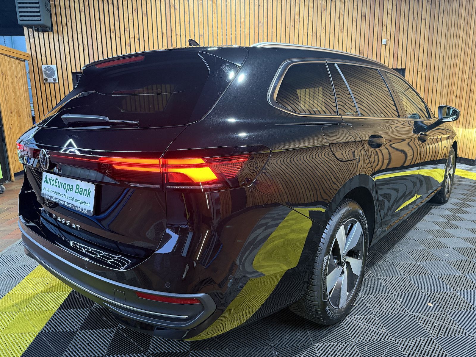 Fahrzeugabbildung Volkswagen Passat Variant 2,0 TDI DSG *Navi*AHK*360°*LED*