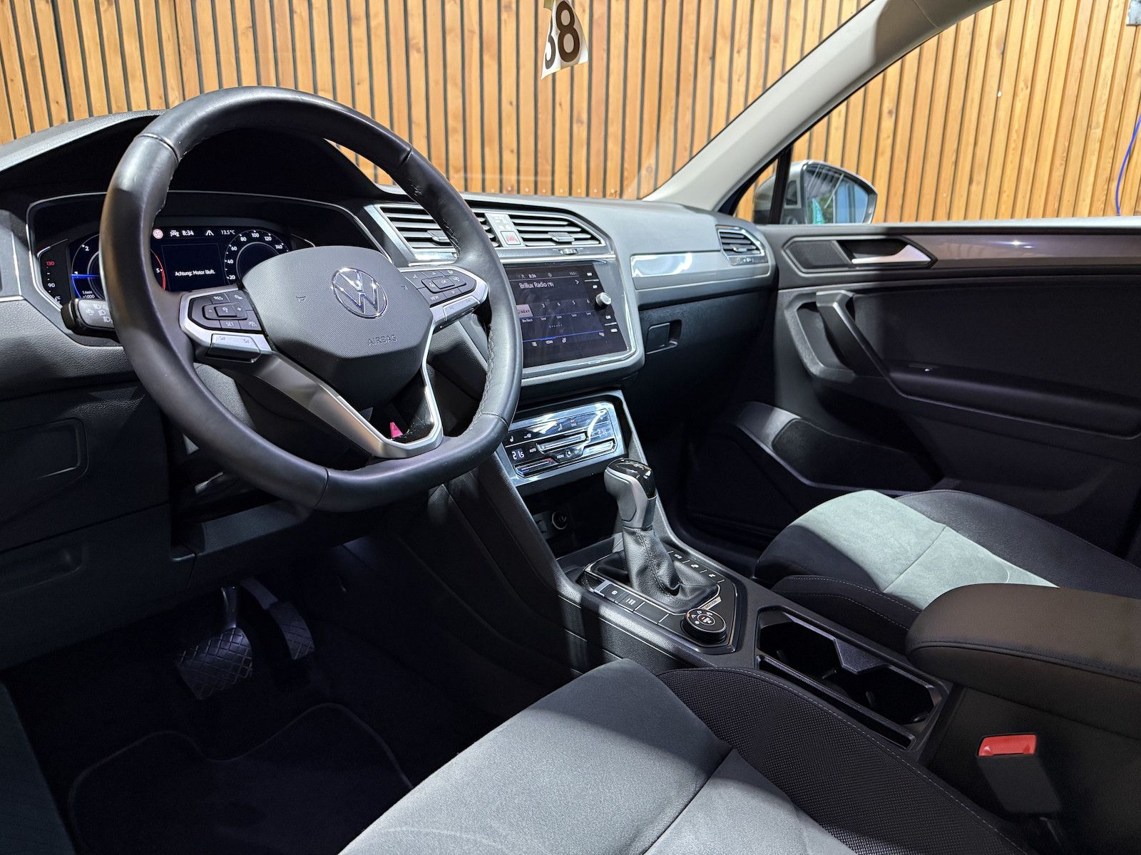 Fahrzeugabbildung Volkswagen Tiguan Allspace 2,0TDI DSG 7-Sitzer*Navi*AHK*LED