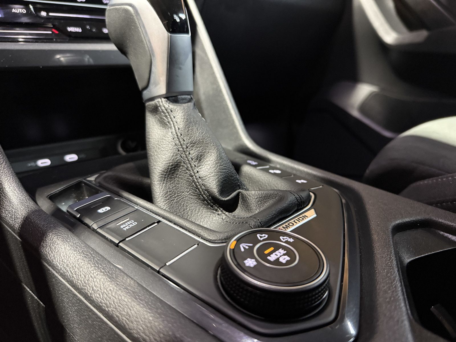 Fahrzeugabbildung Volkswagen Tiguan Allspace 2,0TDI DSG 7-Sitzer*Navi*AHK*LED