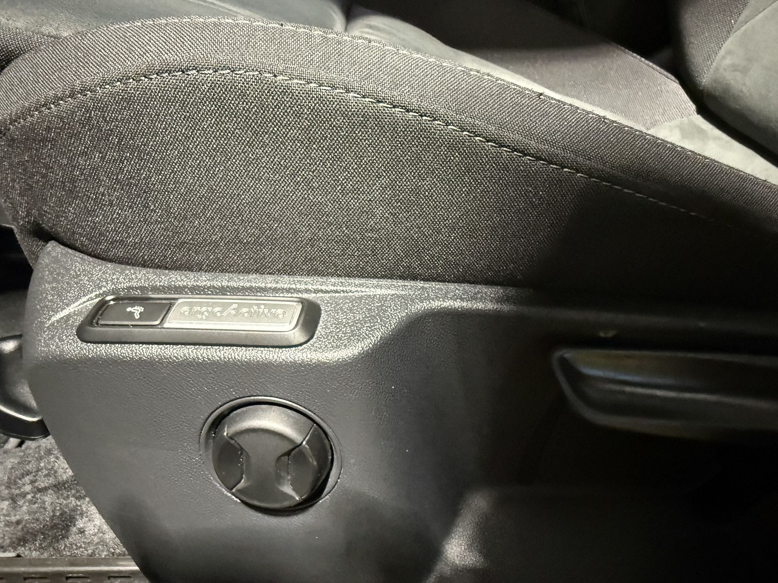 Fahrzeugabbildung Volkswagen Tiguan Allspace 2,0TDI DSG 7-Sitzer*Navi*AHK*LED