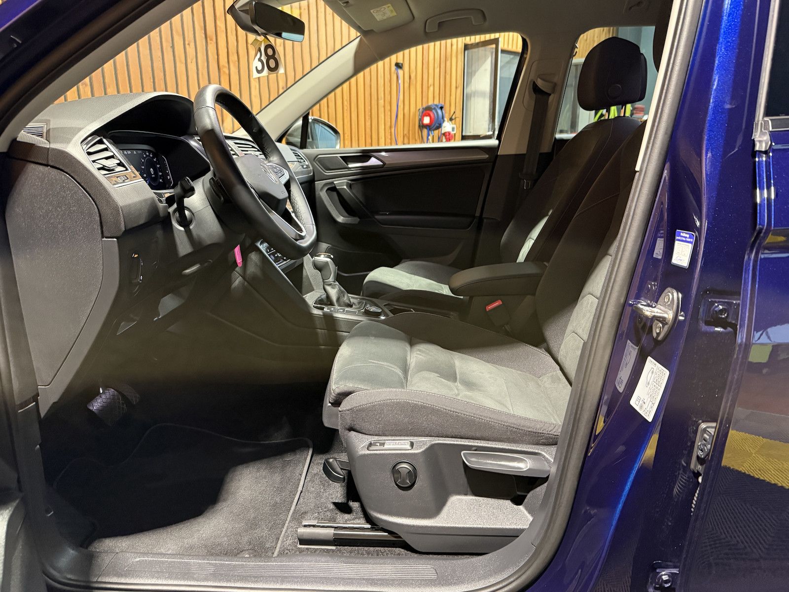 Fahrzeugabbildung Volkswagen Tiguan Allspace 2,0TDI DSG 7-Sitzer*Navi*AHK*LED