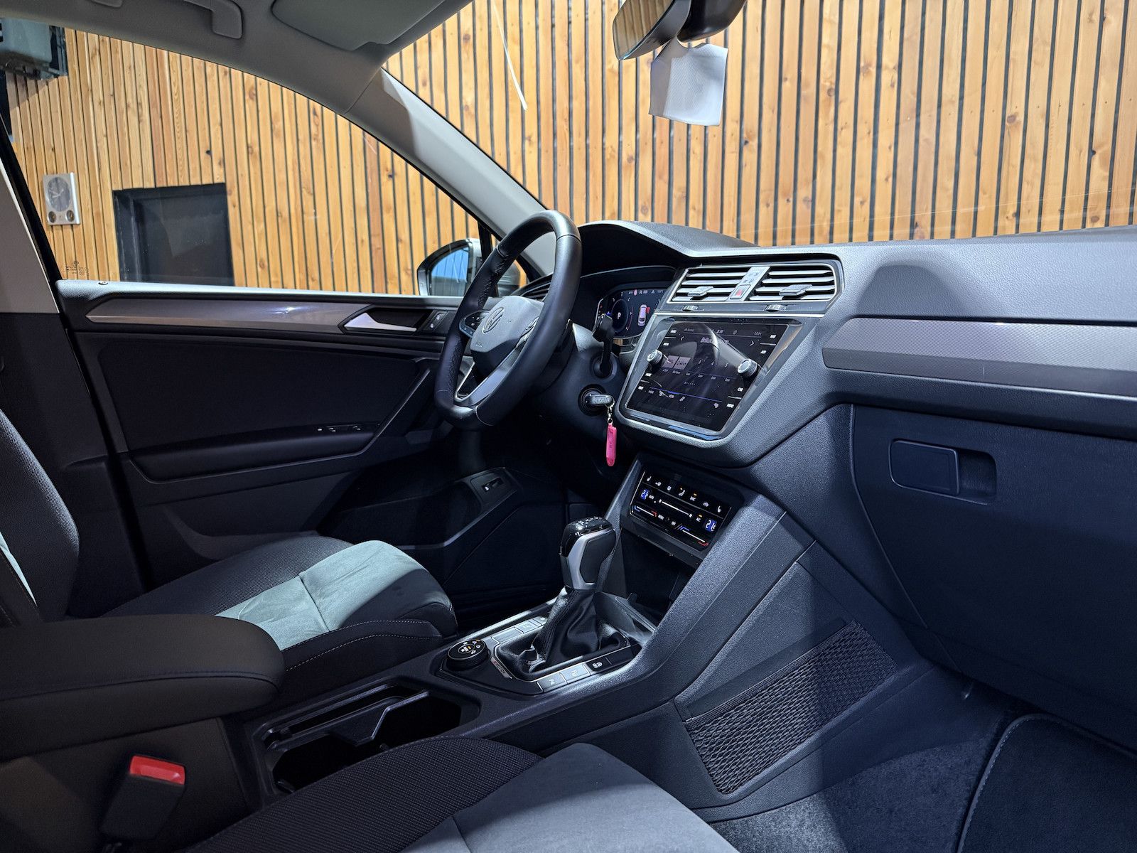 Fahrzeugabbildung Volkswagen Tiguan Allspace 2,0TDI DSG 7-Sitzer*Navi*AHK*LED