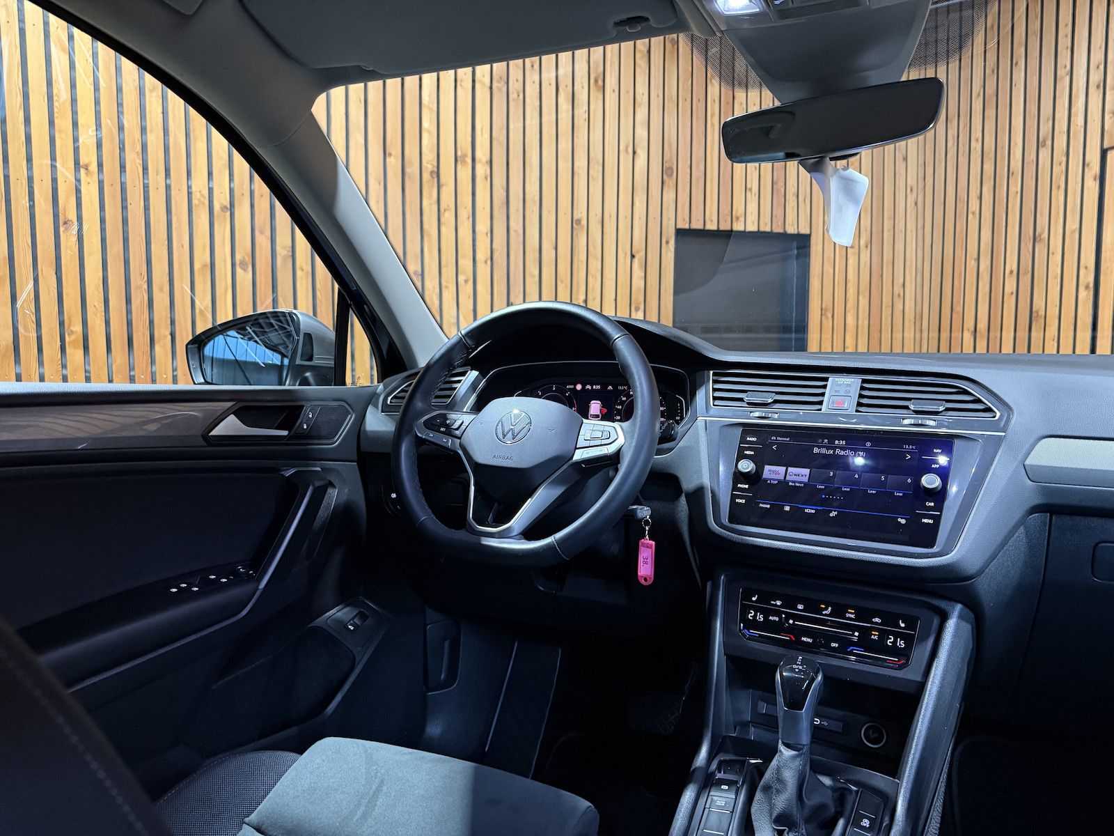 Fahrzeugabbildung Volkswagen Tiguan Allspace 2,0TDI DSG 7-Sitzer*Navi*AHK*LED