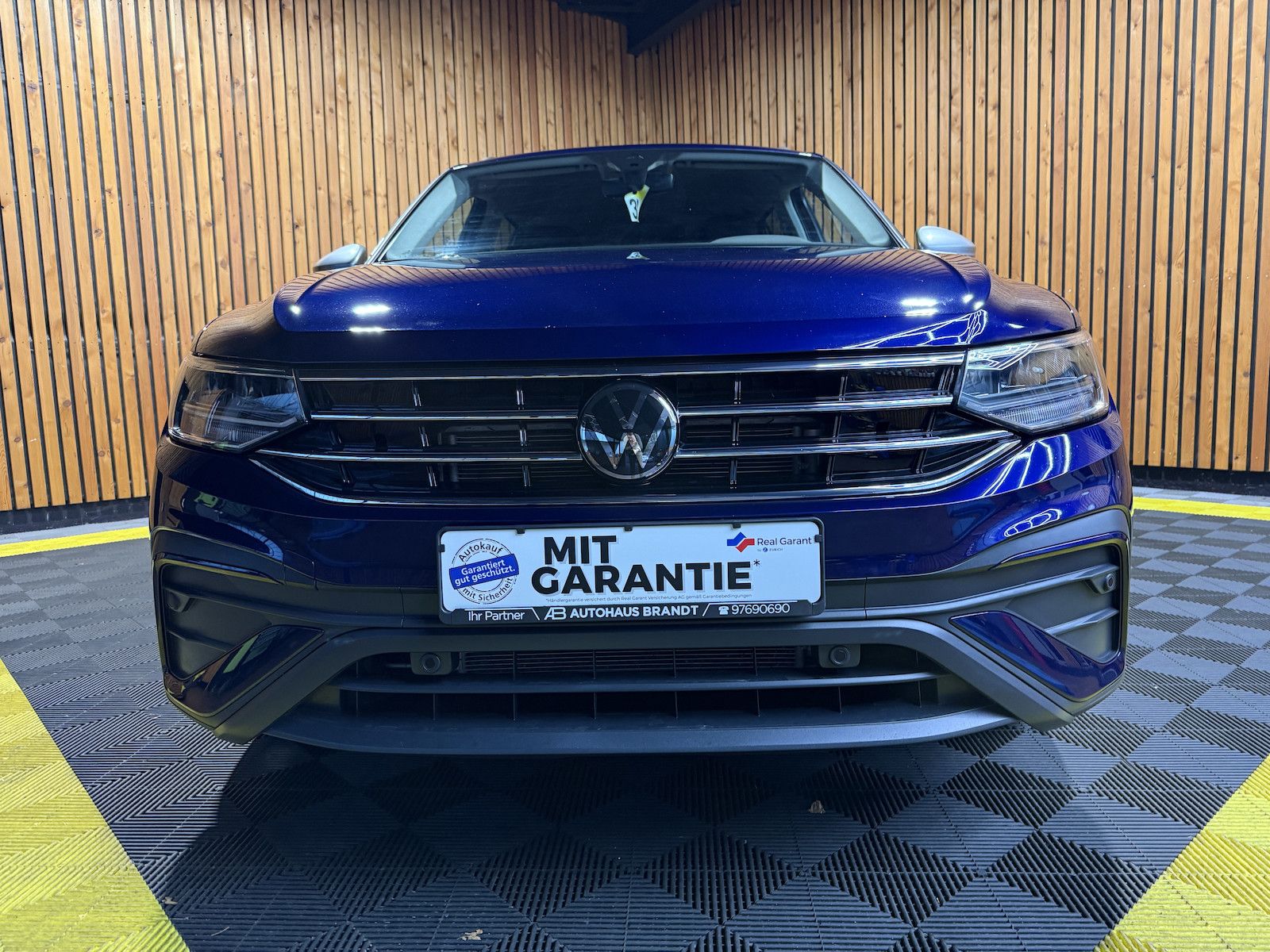 Fahrzeugabbildung Volkswagen Tiguan Allspace 2,0TDI DSG 7-Sitzer*Navi*AHK*LED