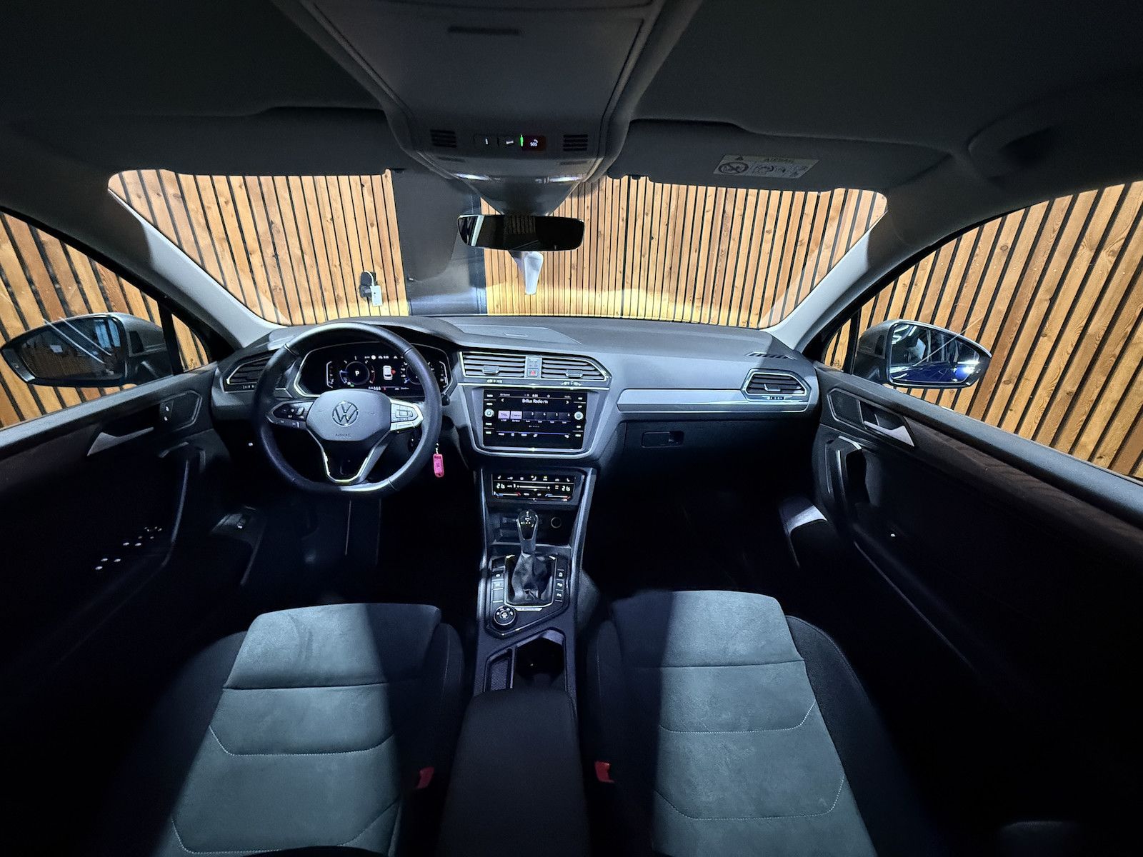 Fahrzeugabbildung Volkswagen Tiguan Allspace 2,0TDI DSG 7-Sitzer*Navi*AHK*LED
