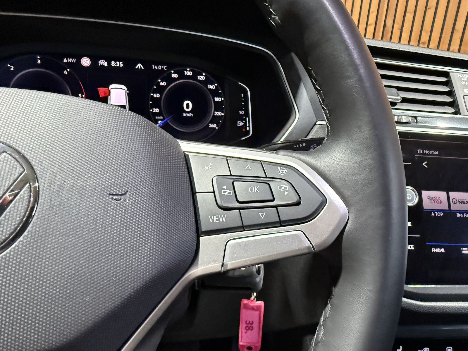 Fahrzeugabbildung Volkswagen Tiguan Allspace 2,0TDI DSG 7-Sitzer*Navi*AHK*LED
