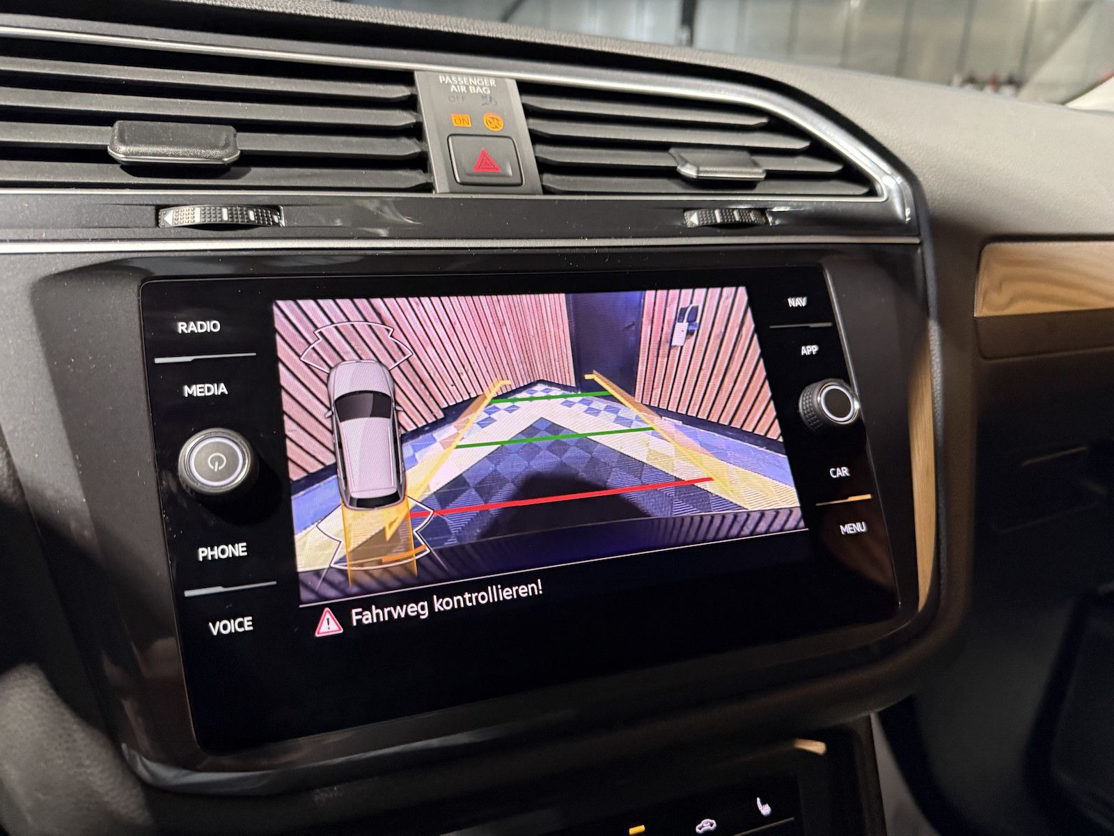 Fahrzeugabbildung Volkswagen Tiguan Allspace 2,0TDI DSG 7-Sitzer*Navi*AHK*LED