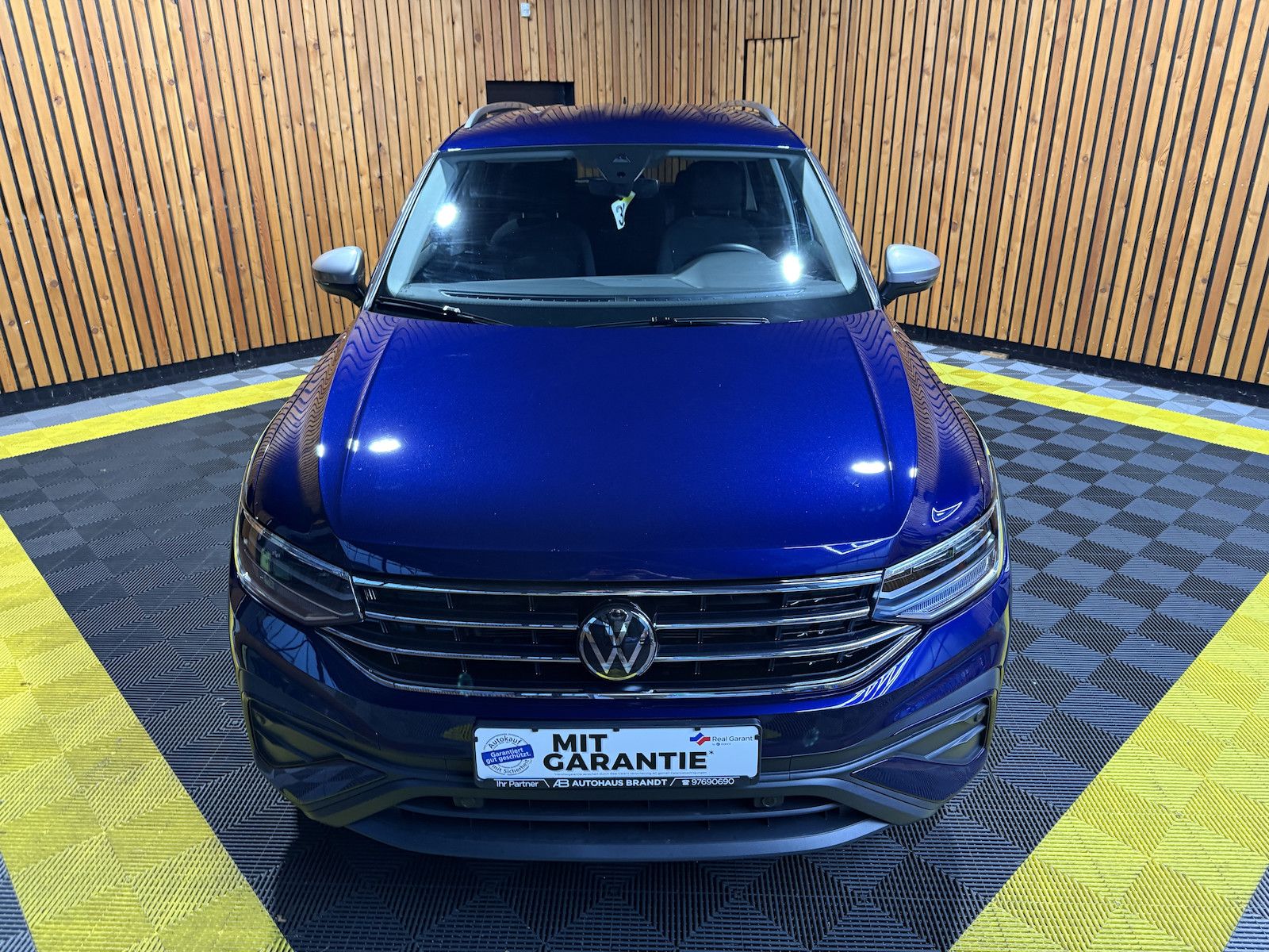 Fahrzeugabbildung Volkswagen Tiguan Allspace 2,0TDI DSG 7-Sitzer*Navi*AHK*LED