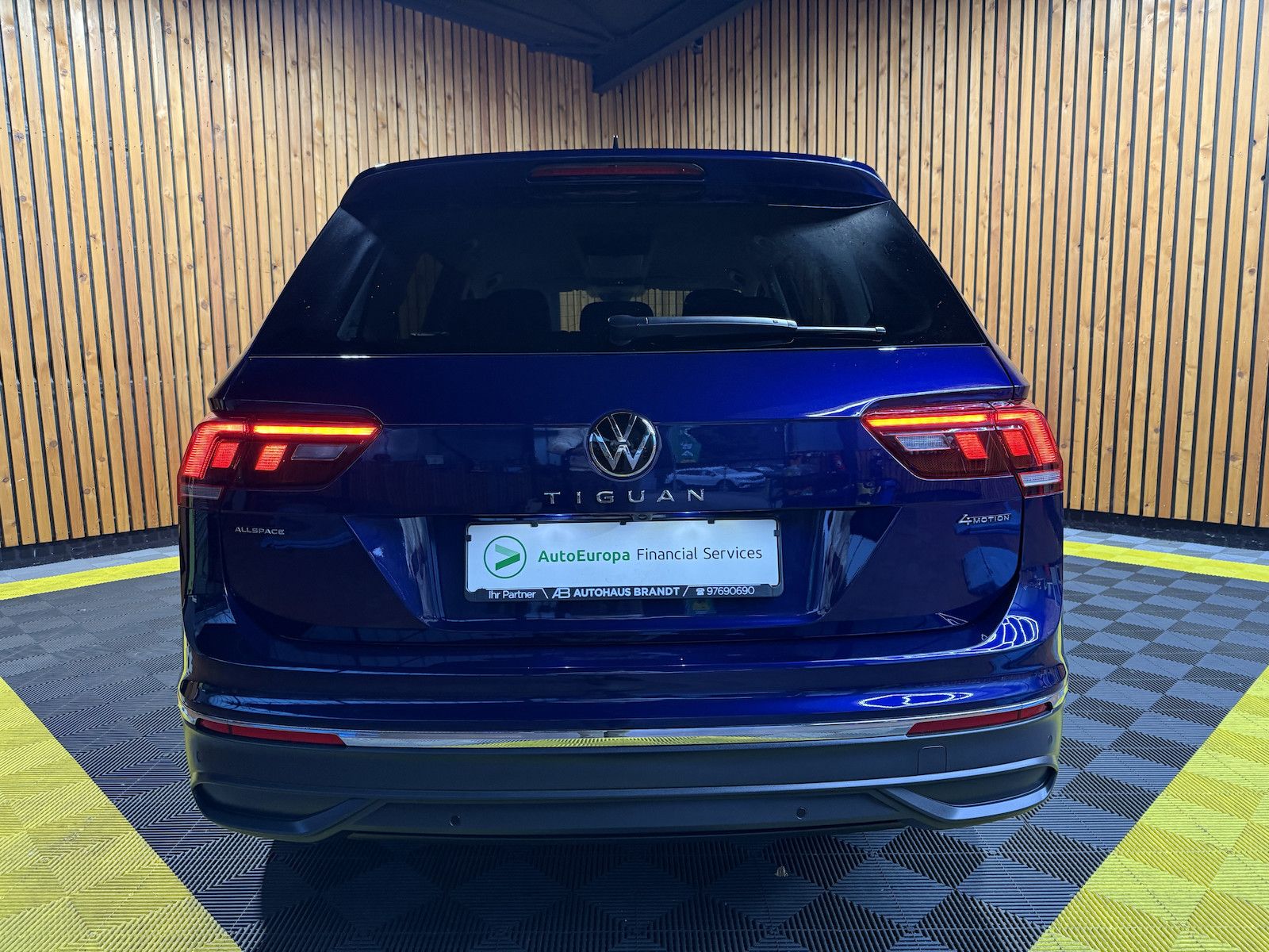 Fahrzeugabbildung Volkswagen Tiguan Allspace 2,0TDI DSG 7-Sitzer*Navi*AHK*LED