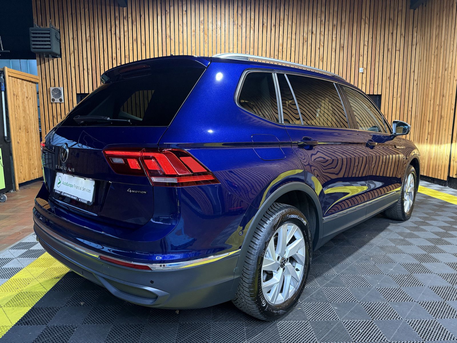 Fahrzeugabbildung Volkswagen Tiguan Allspace 2,0TDI DSG 7-Sitzer*Navi*AHK*LED