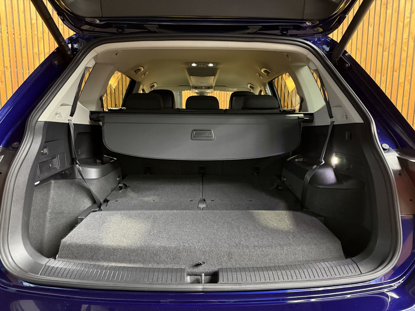 Fahrzeugabbildung Volkswagen Tiguan Allspace 2,0TDI DSG 7-Sitzer*Navi*AHK*LED