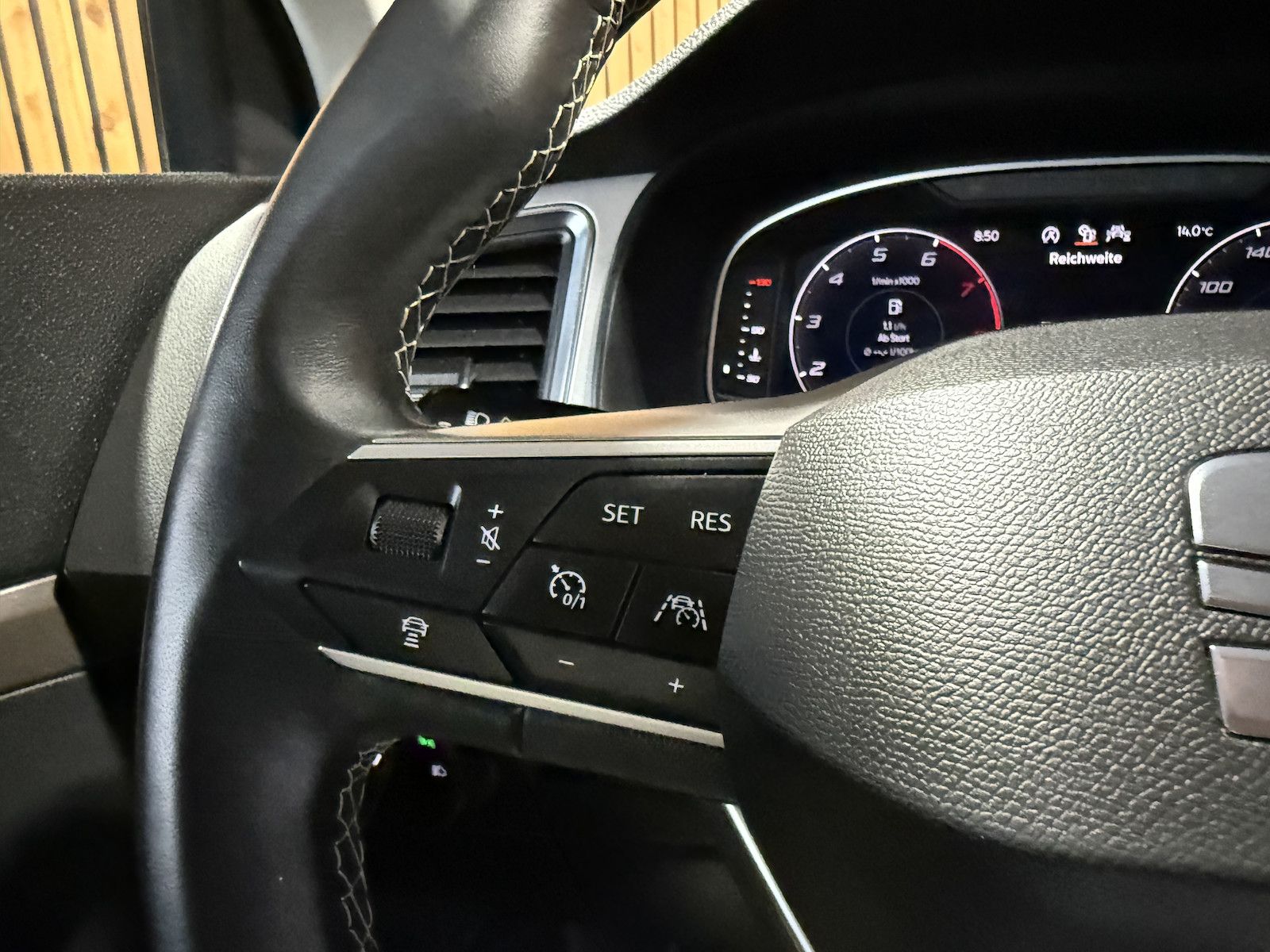 Fahrzeugabbildung SEAT Ateca 1,5 TSI X-Per. DSG *Navi*LED*Kam*Virt*AHK*