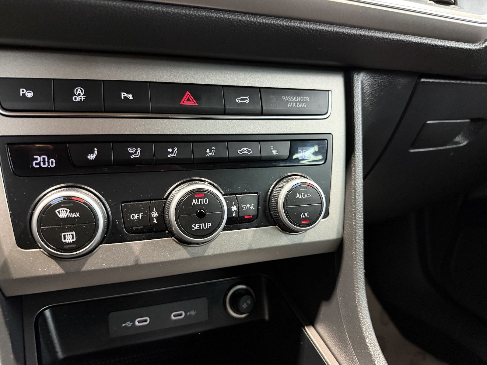 Fahrzeugabbildung SEAT Ateca 1,5 TSI X-Per. DSG *Navi*LED*Kam*Virt*AHK*