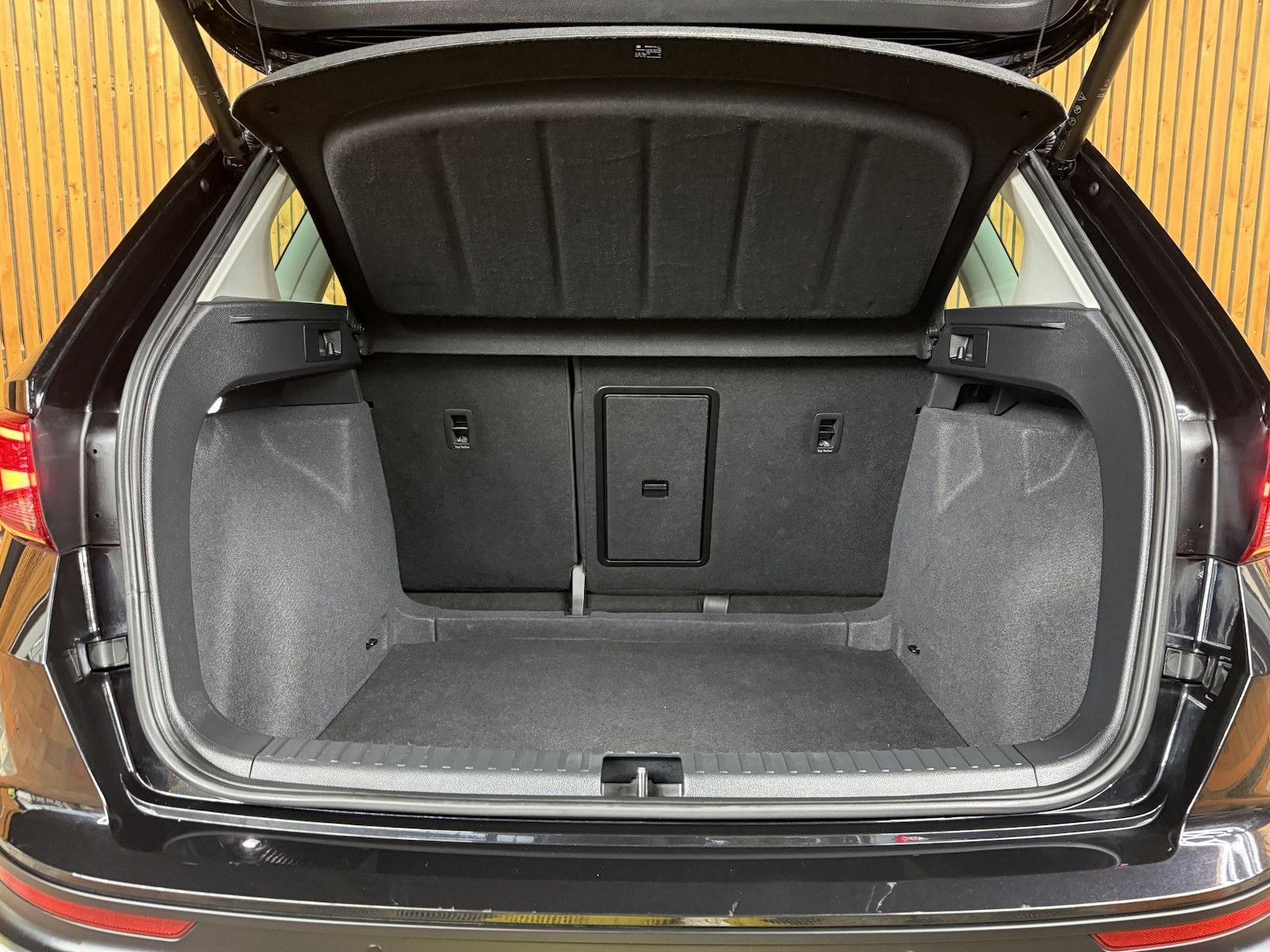 Fahrzeugabbildung SEAT Ateca 1,5 TSI X-Per. DSG *Navi*LED*Kam*Virt*AHK*