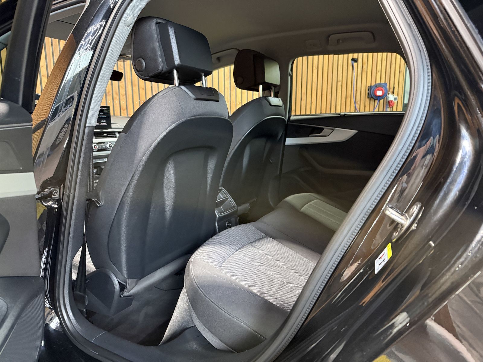 Fahrzeugabbildung Audi A4 Avant 2,0 TDI Aut. *Navi+*ACC*AHK*Kamera*App*