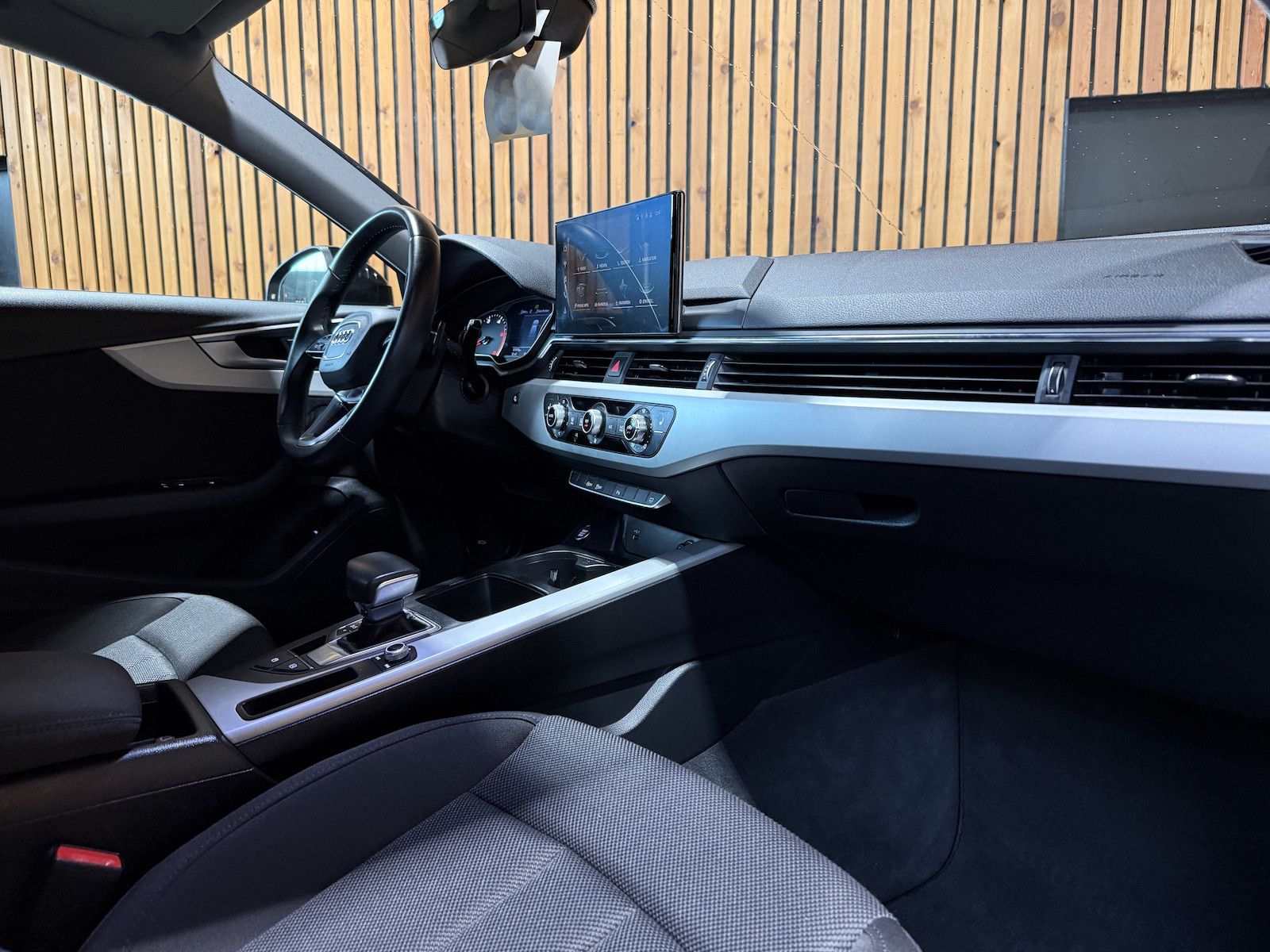 Fahrzeugabbildung Audi A4 Avant 2,0 TDI Aut. *Navi+*ACC*AHK*Kamera*App*