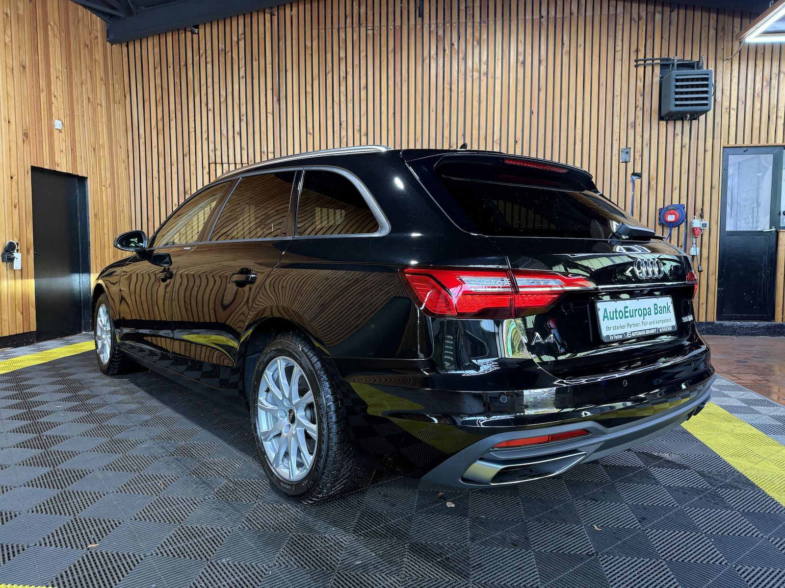 Fahrzeugabbildung Audi A4 Avant 2,0 TDI Aut. *Navi+*ACC*AHK*Kamera*App*