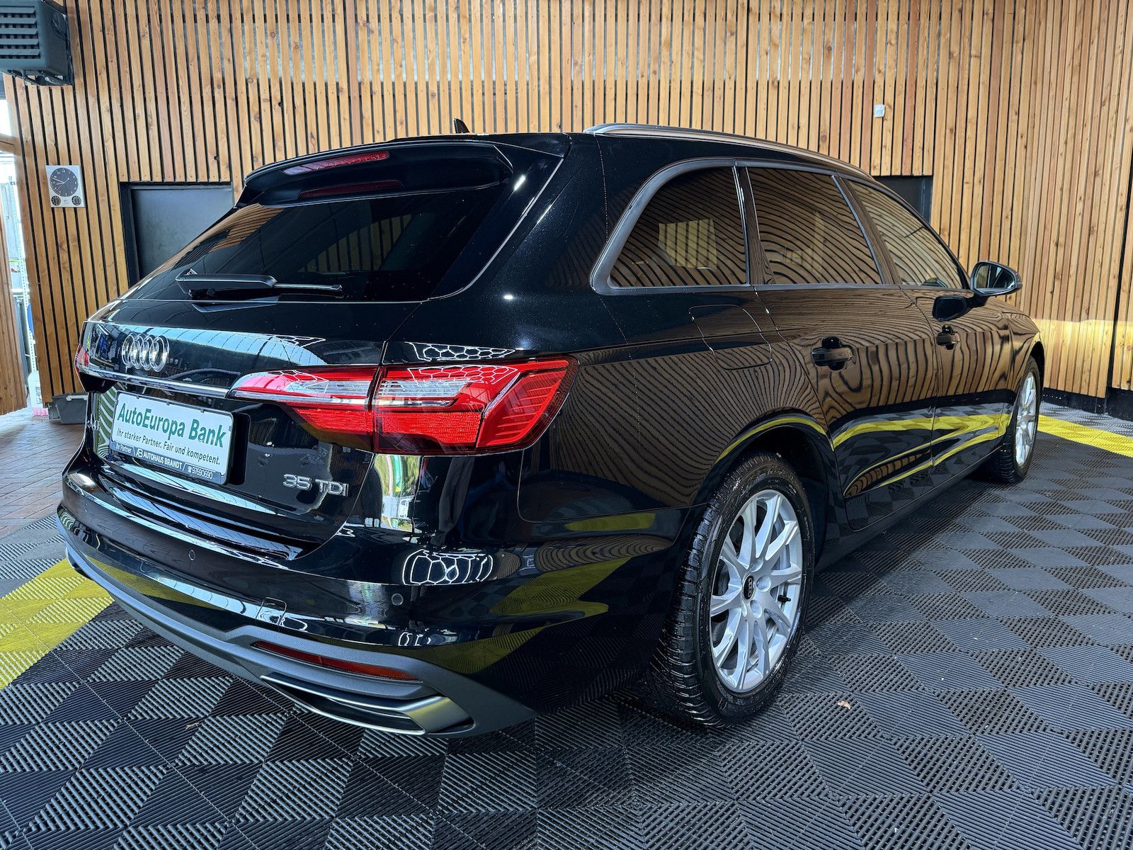 Fahrzeugabbildung Audi A4 Avant 2,0 TDI Aut. *Navi+*ACC*AHK*Kamera*App*