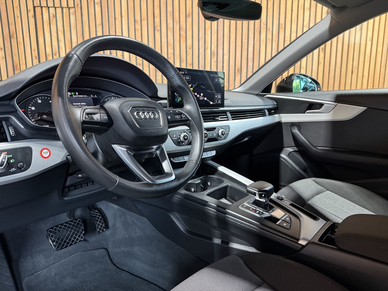 Fahrzeugabbildung Audi A4 Avant 2,0 TDI Aut. *Navi+*ACC*AHK*Kamera*App*