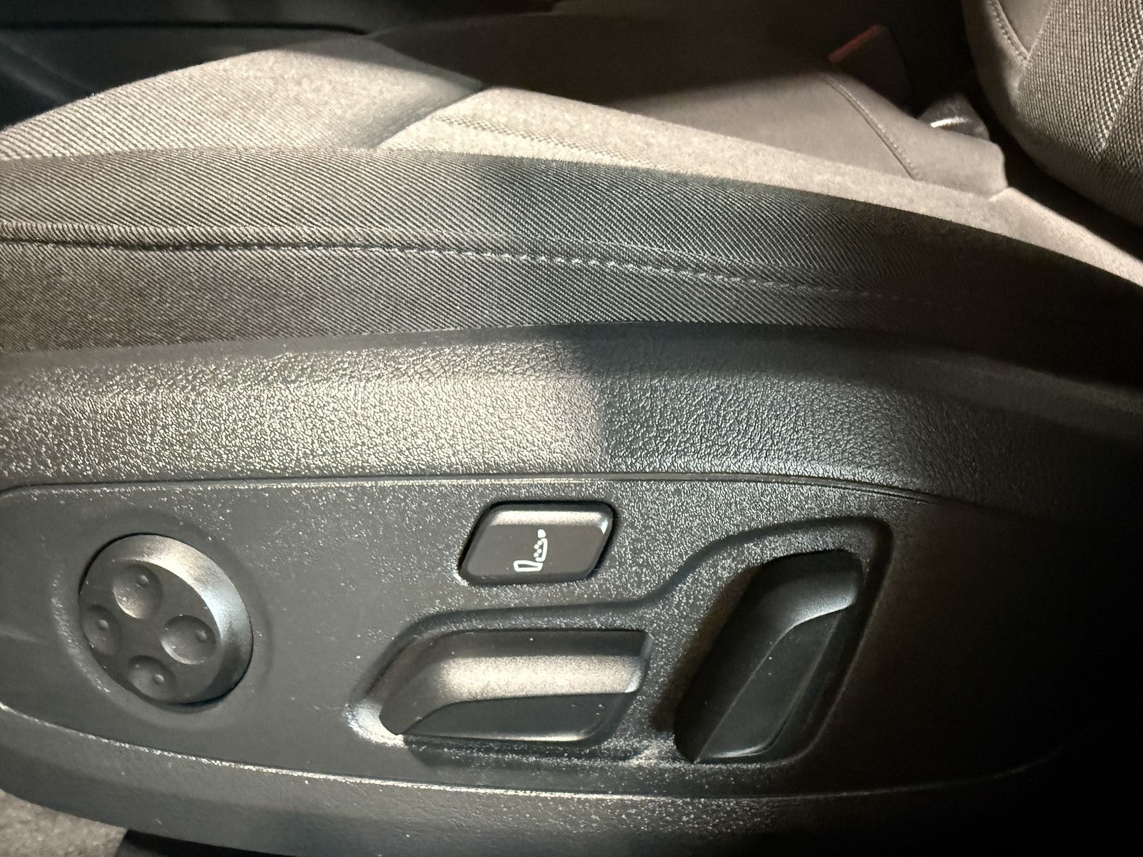 Fahrzeugabbildung Audi A4 Avant 2,0 TDI Aut. *Navi+*ACC*AHK*Kamera*App*