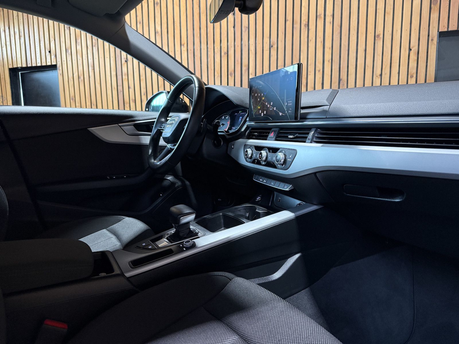 Fahrzeugabbildung Audi A4 Avant 2,0 TDI Aut. *Navi+*ACC*AHK*Kamera*App*