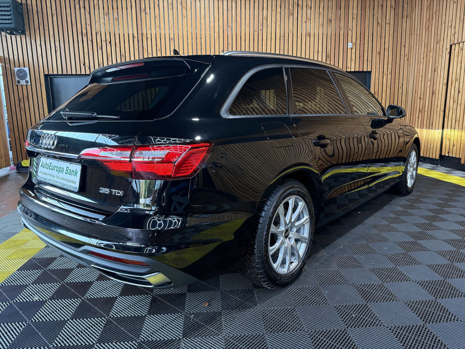 Fahrzeugabbildung Audi A4 Avant 2,0 TDI Aut. *Navi+*ACC*AHK*Kamera*App*