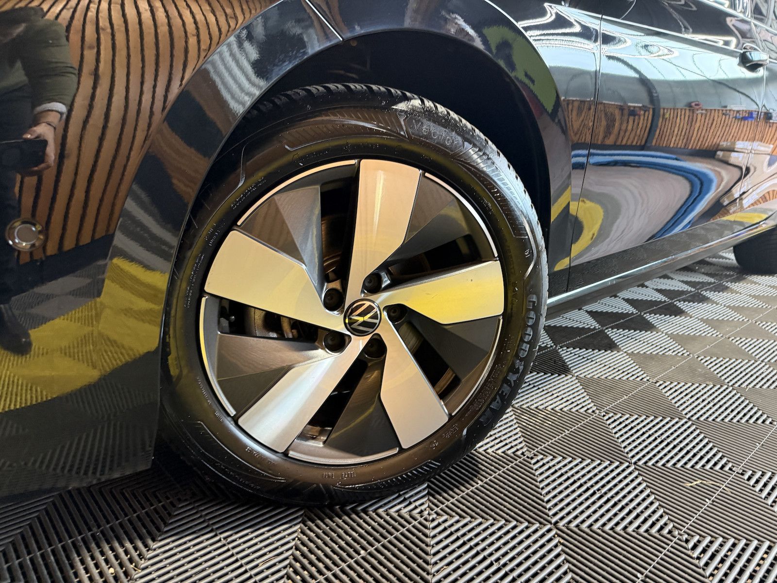 Fahrzeugabbildung Volkswagen Passat Variant 1,5 eTSI DSG *Navi*AHK*360°*LED*