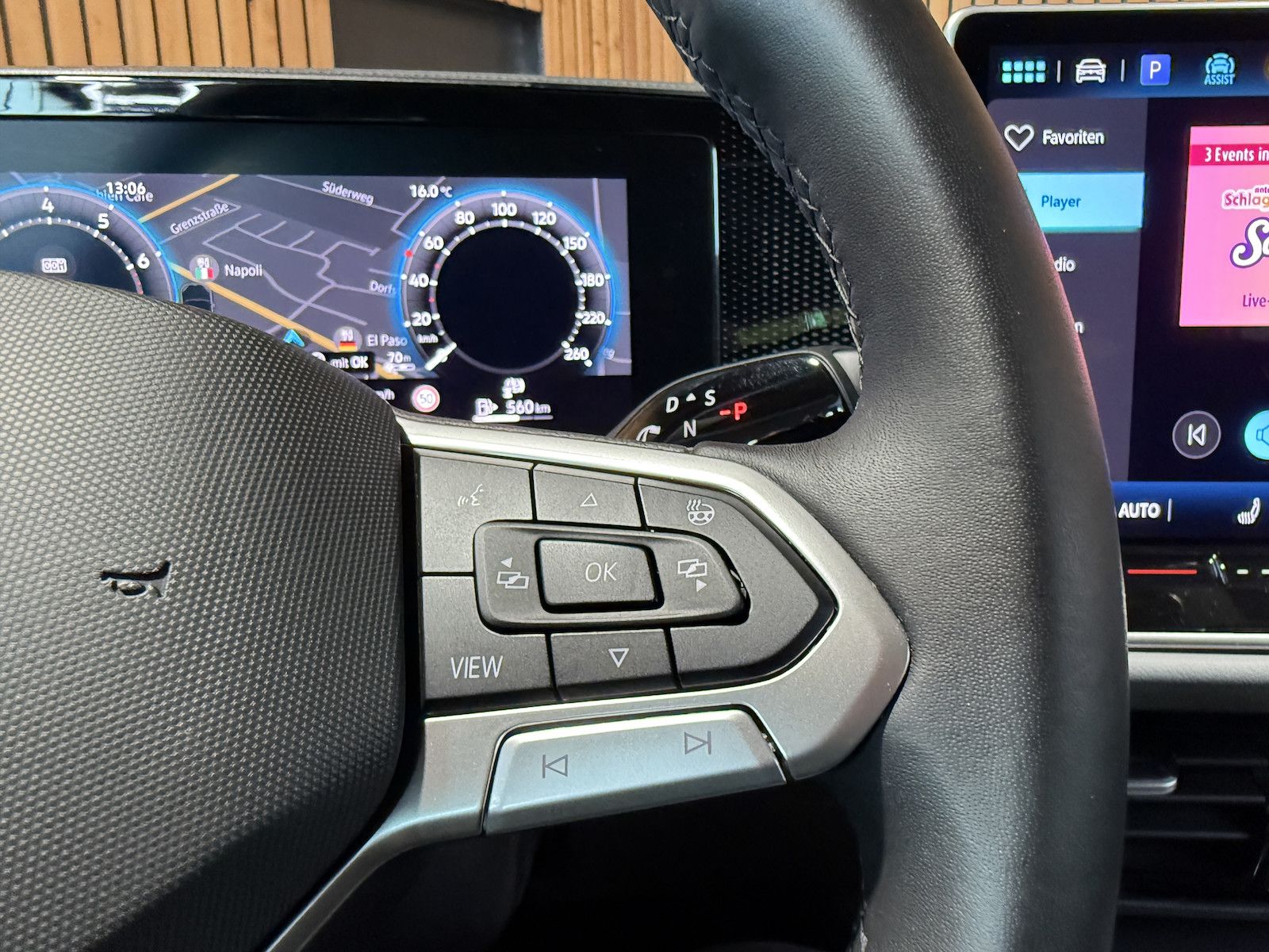 Fahrzeugabbildung Volkswagen Passat Variant 1,5 eTSI DSG *Navi*AHK*360°*LED*