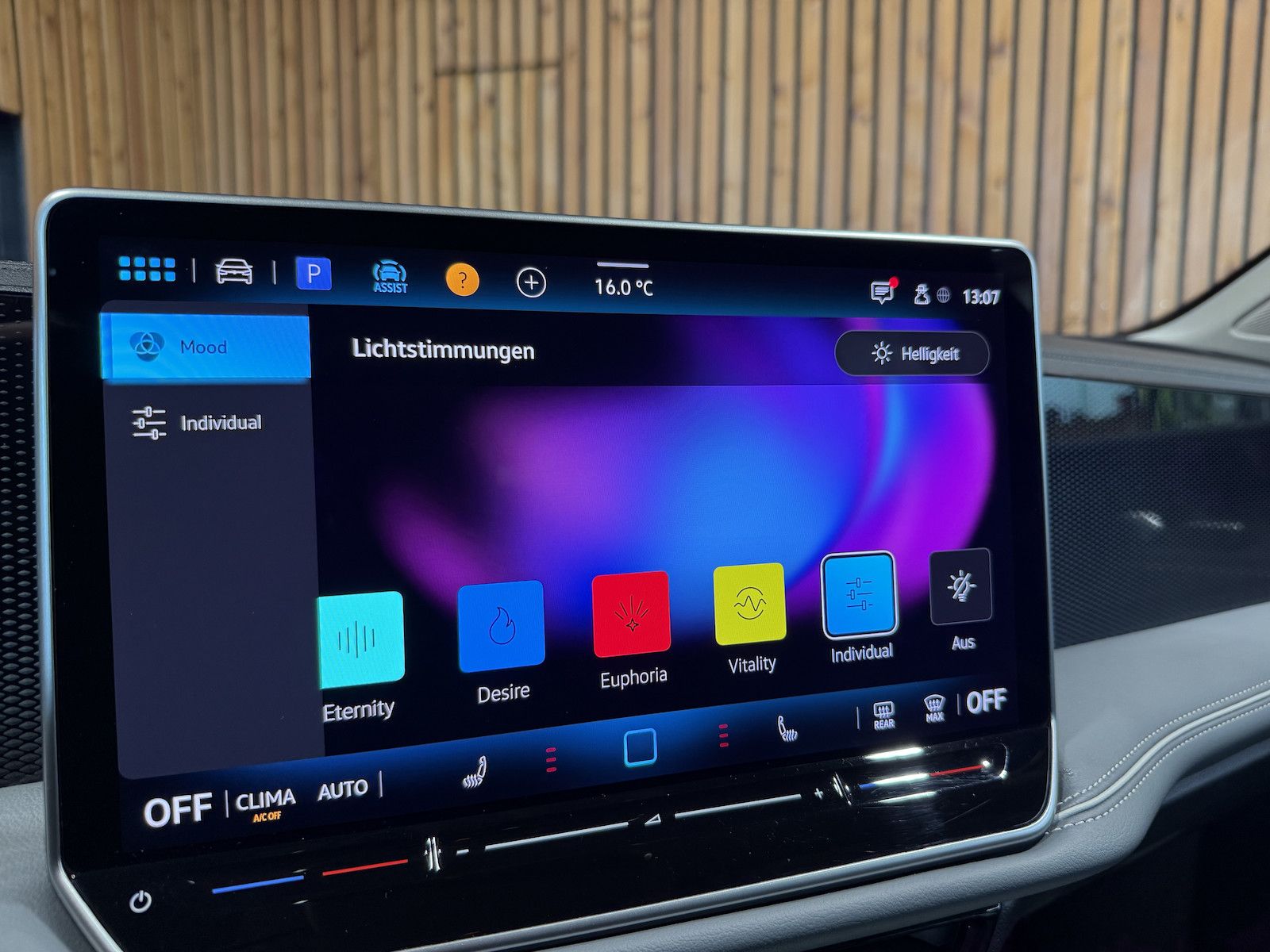 Fahrzeugabbildung Volkswagen Passat Variant 1,5 eTSI DSG *Navi*AHK*360°*LED*