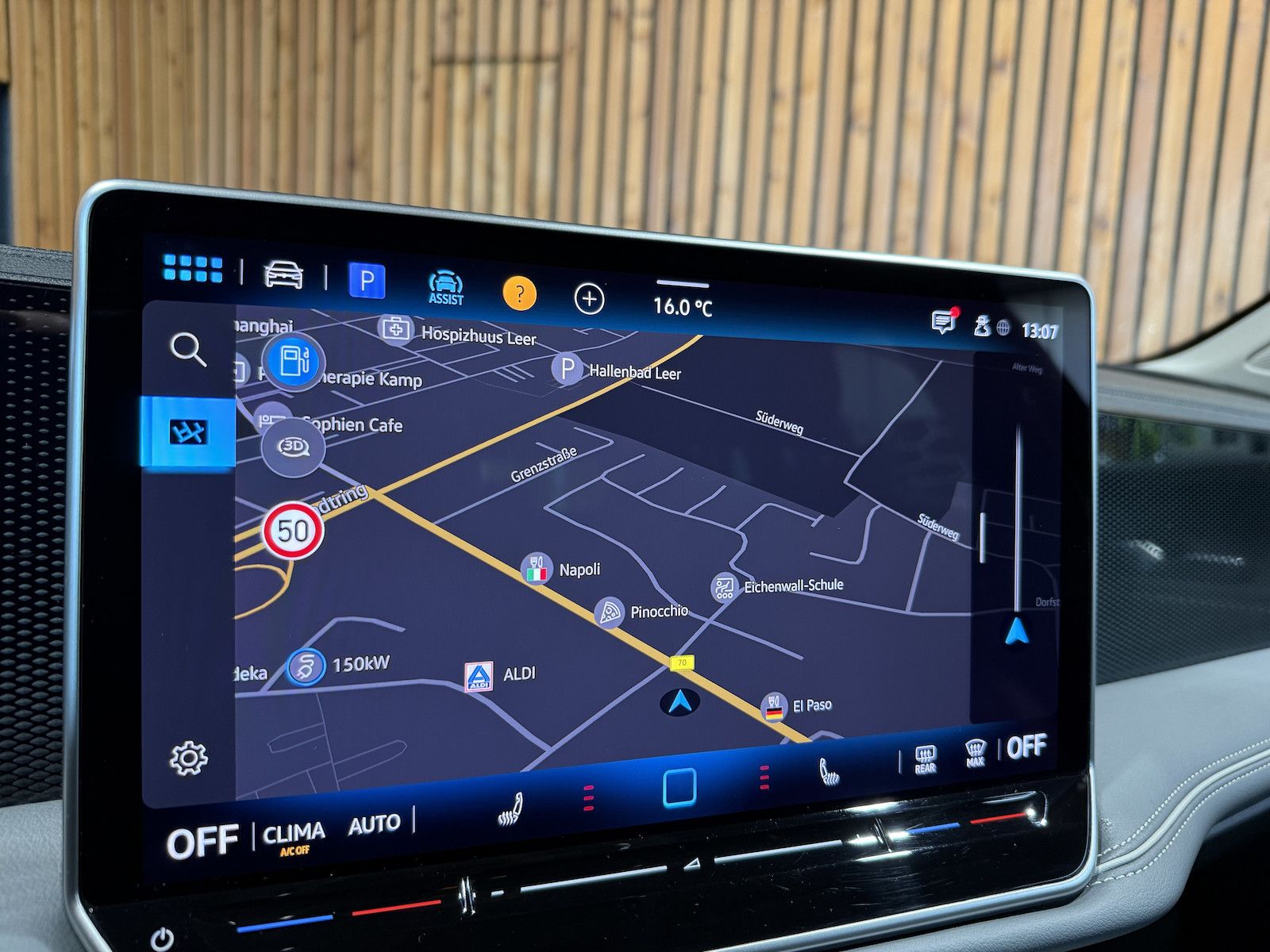 Fahrzeugabbildung Volkswagen Passat Variant 1,5 eTSI DSG *Navi*AHK*360°*LED*