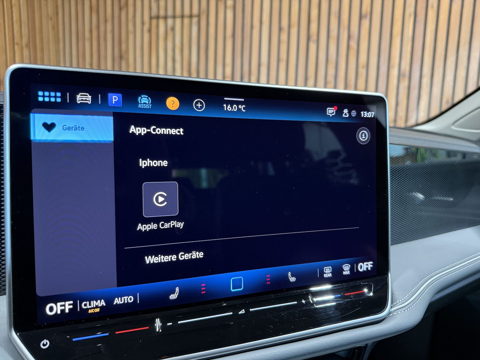 Fahrzeugabbildung Volkswagen Passat Variant 1,5 eTSI DSG *Navi*AHK*360°*LED*