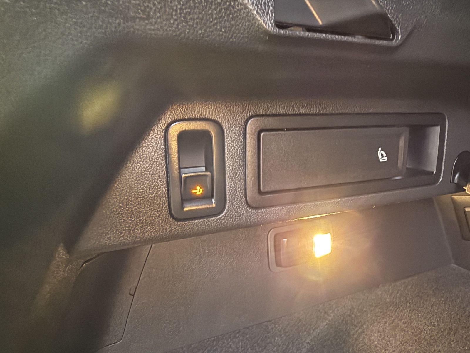 Fahrzeugabbildung Volkswagen Tiguan 1,5 TSI DSG *Navi*Matrix*AHK*Kam*Virtual*