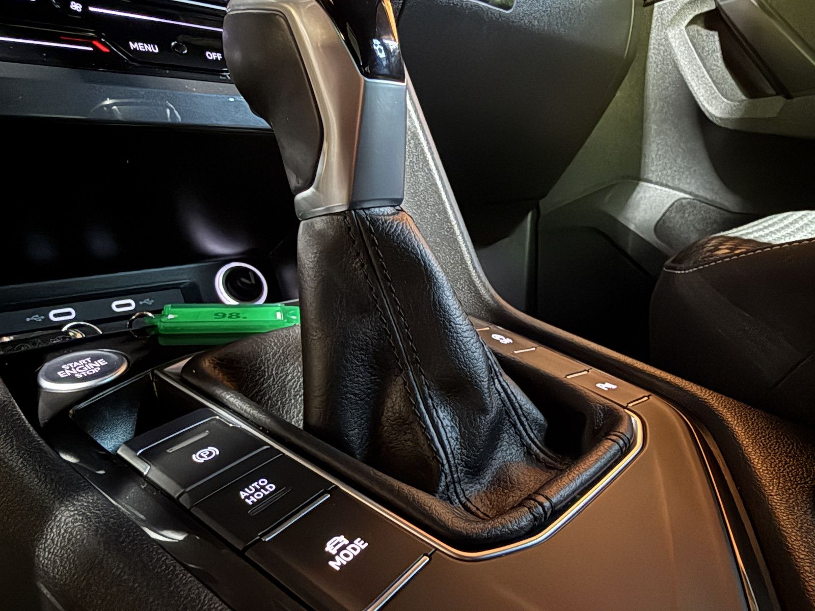 Fahrzeugabbildung Volkswagen Tiguan 1,5 TSI DSG *Navi*Matrix*AHK*Kam*Virtual*