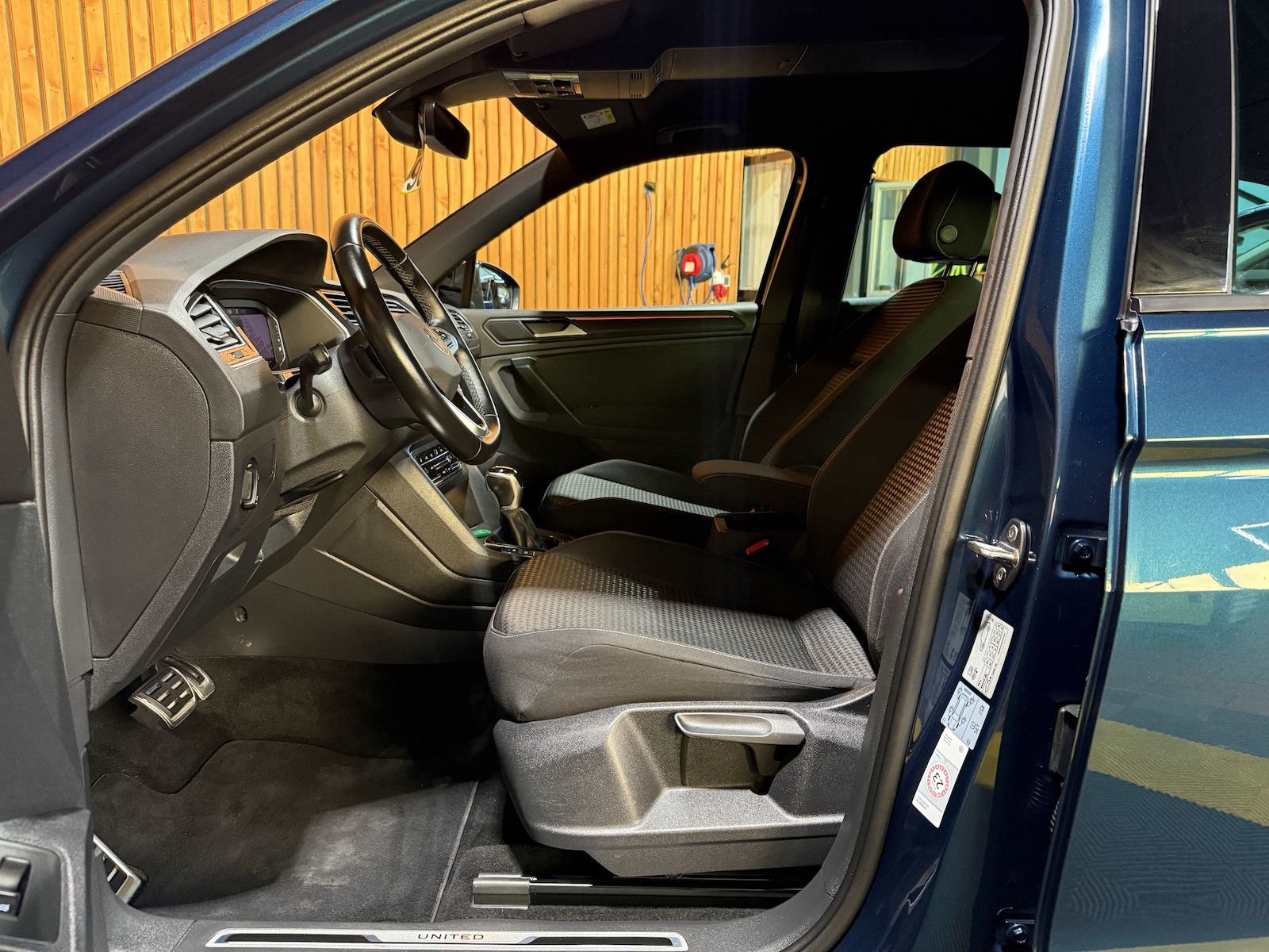 Fahrzeugabbildung Volkswagen Tiguan 1,5 TSI DSG *Navi*Matrix*AHK*Kam*Virtual*