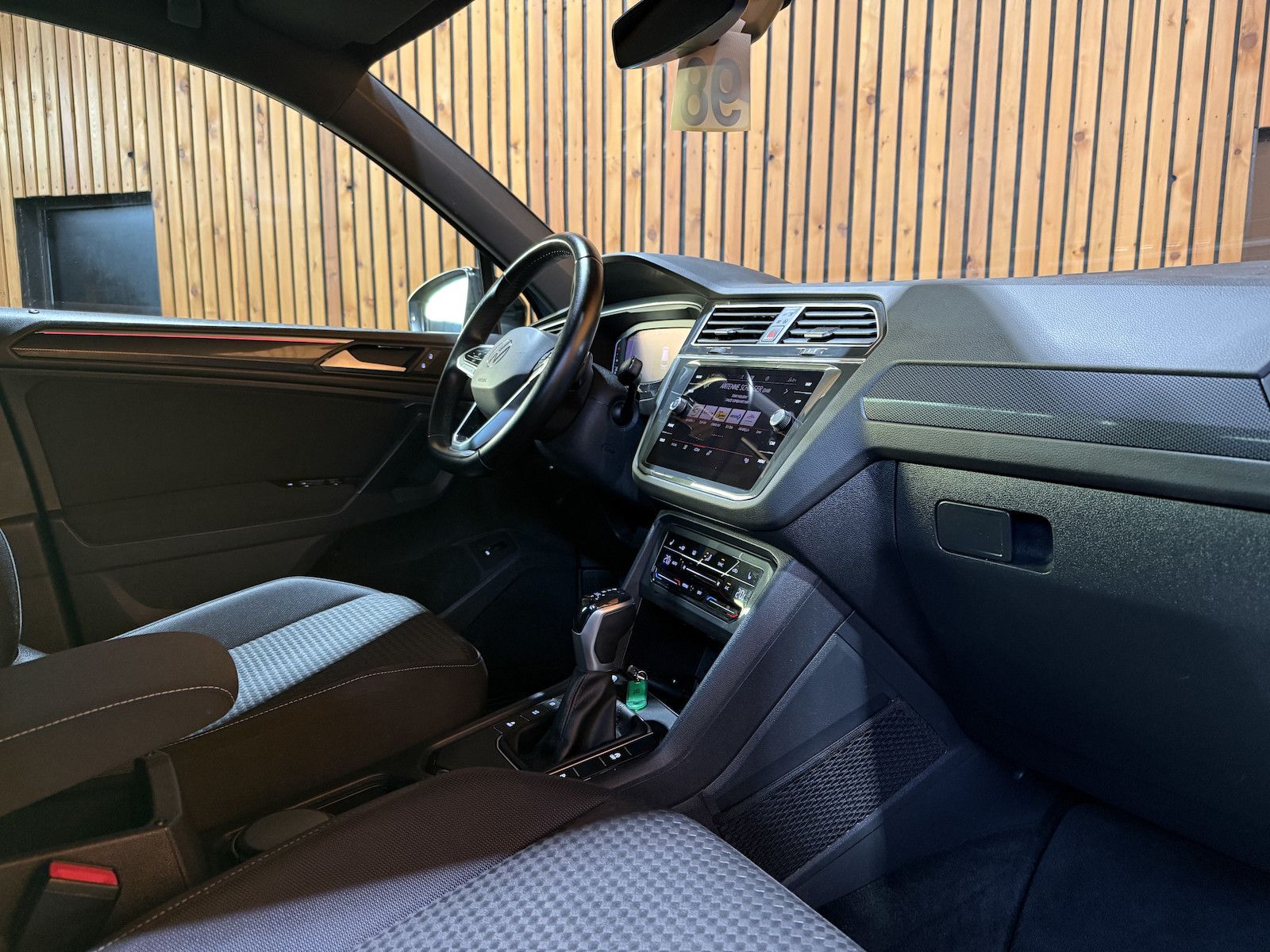 Fahrzeugabbildung Volkswagen Tiguan 1,5 TSI DSG *Navi*Matrix*AHK*Kam*Virtual*