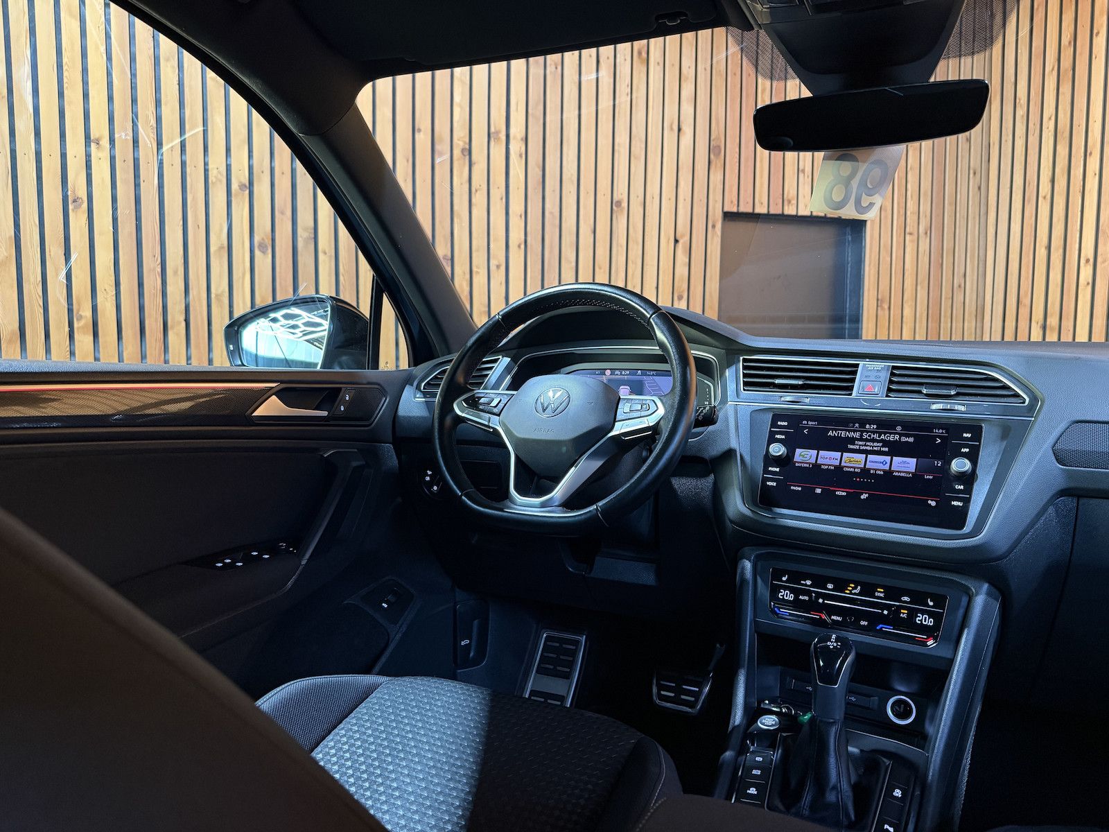 Fahrzeugabbildung Volkswagen Tiguan 1,5 TSI DSG *Navi*Matrix*AHK*Kam*Virtual*