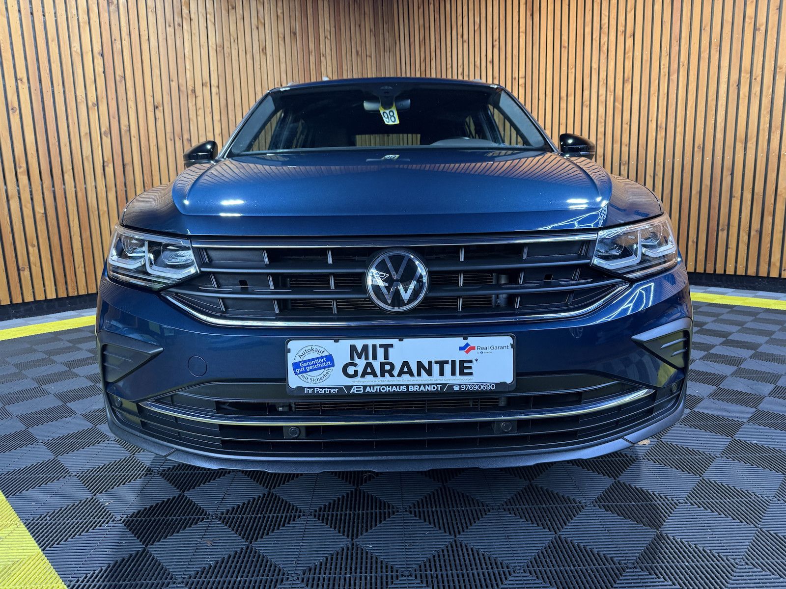 Fahrzeugabbildung Volkswagen Tiguan 1,5 TSI DSG *Navi*Matrix*AHK*Kam*Virtual*